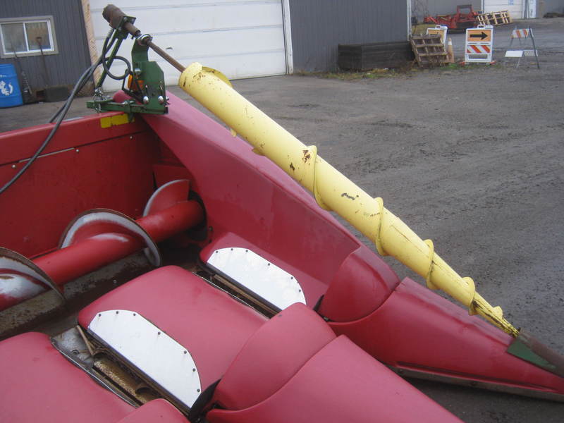 Combines & Harvesting Equipment  Case IH 2208 Corn Head  Photo